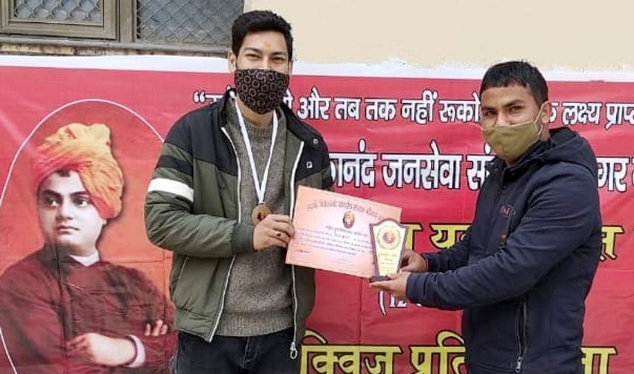 Chaitanya first in general knowledge competition