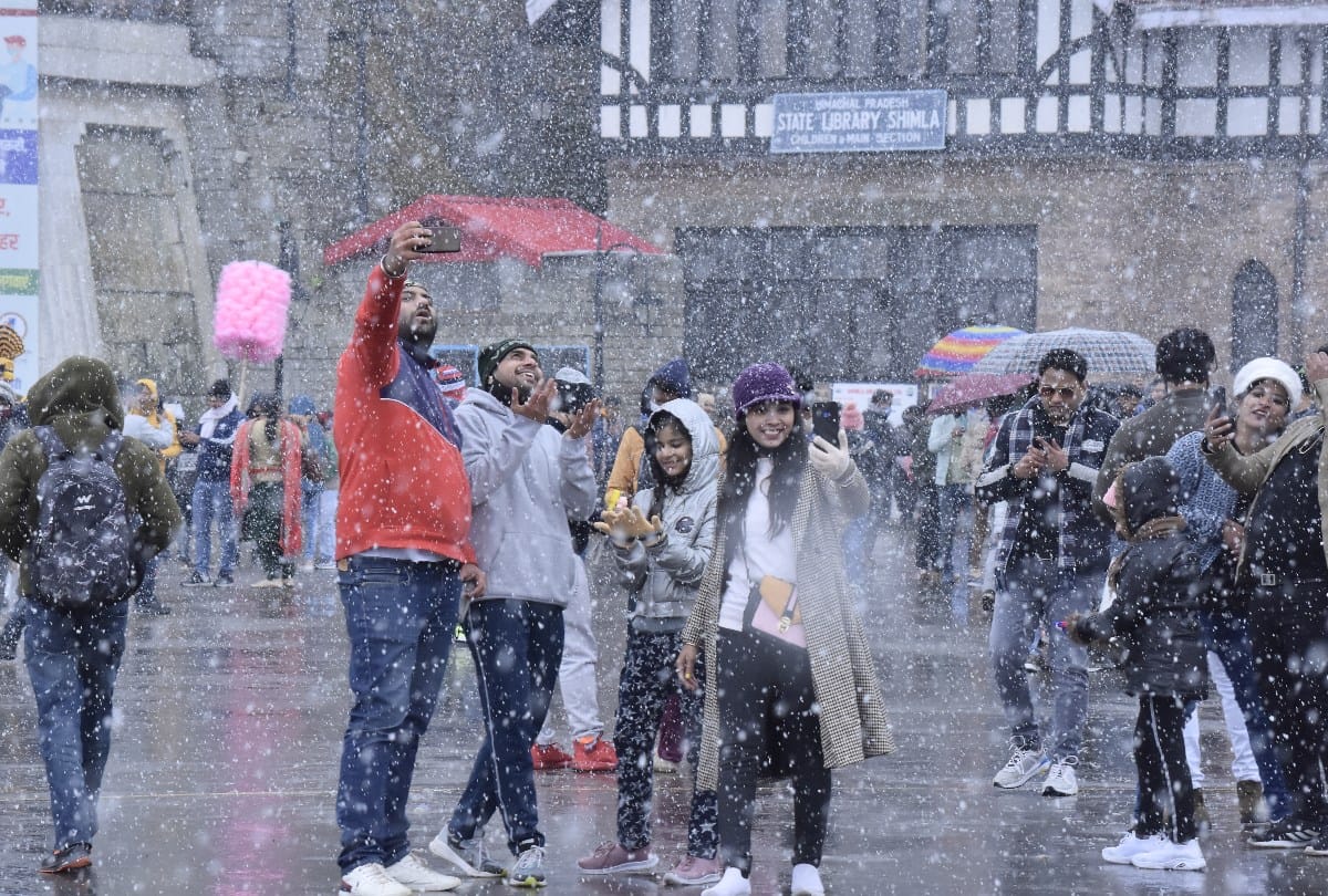 Shimla News: Tourist prefer for stay at Kufri and Narkanda instead of shimla