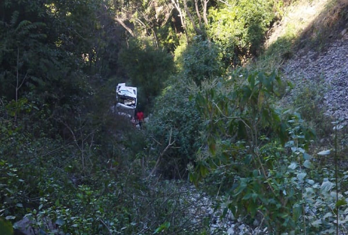 Road Accident In Uttarakhand Mini bus returning with bride fell into a ditch near Shankarpur ramnagar