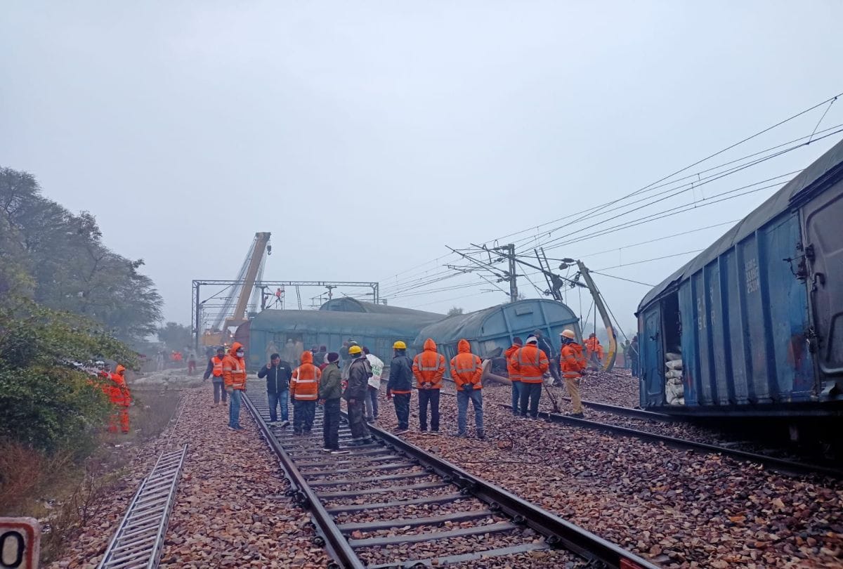 Train incident in UP 15 coaches of goods train derailed on Delhi-Agra track in Mathura, rescue work underway