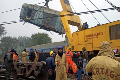 Train incident in UP 15 coaches of goods train derailed on Delhi-Agra track in Mathura, rescue work underway