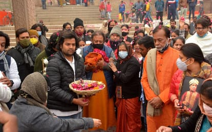 Pandit Birju Maharaj ashes immersed in Ganges varanasi people demand for Bharat Ratna award  to Kathak samrat