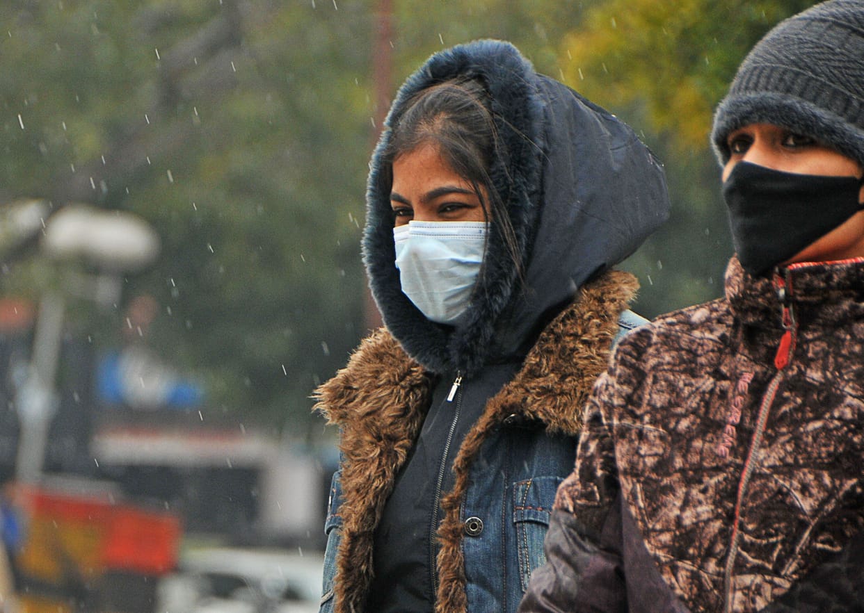 Rain and cold winds again increased the chill, the temperature dropped by four degrees
