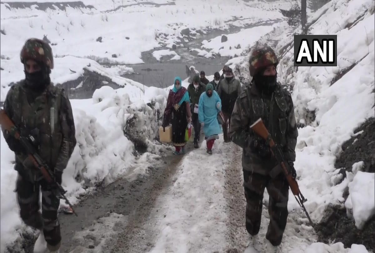 Troubles: Vaccination amidst snowfall near LoC in Jammu and Kashmir health workers go through these routes