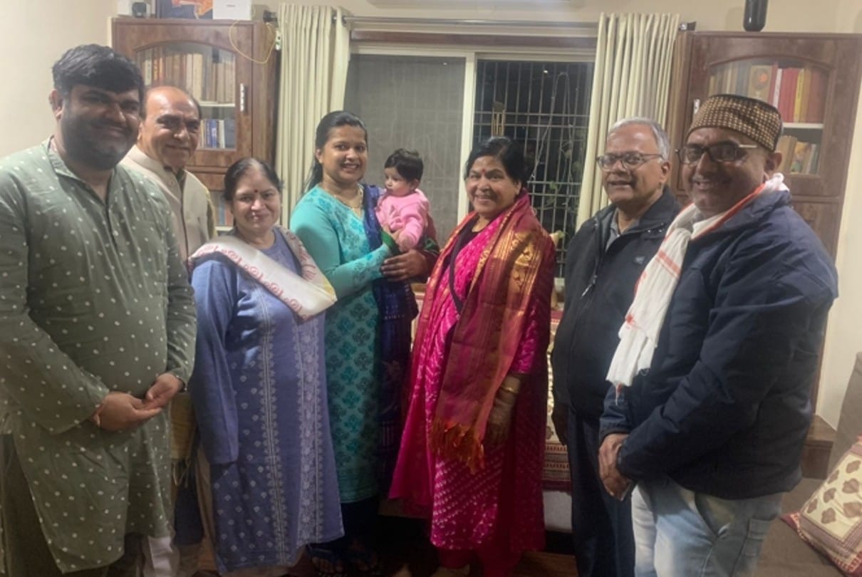 Indore: The minister reached the house of Padmashree Puru Dadhich, hurt by the humiliation, expressed regret and said that what happened is regrettable, action will be taken against whoever is at fault