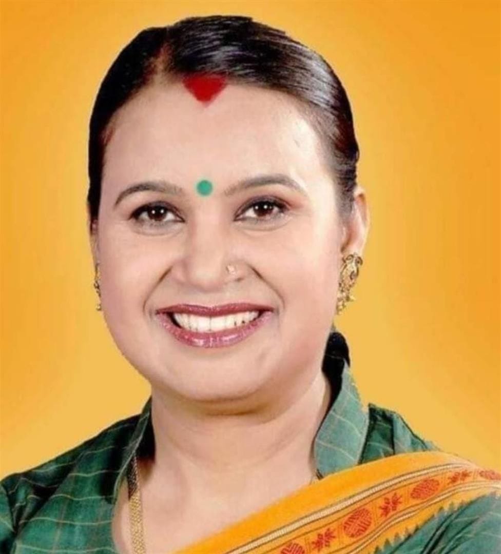 Hathras: Anjula, engaged in pacifying the protest, reached the house of many leaders including Sadar MLA