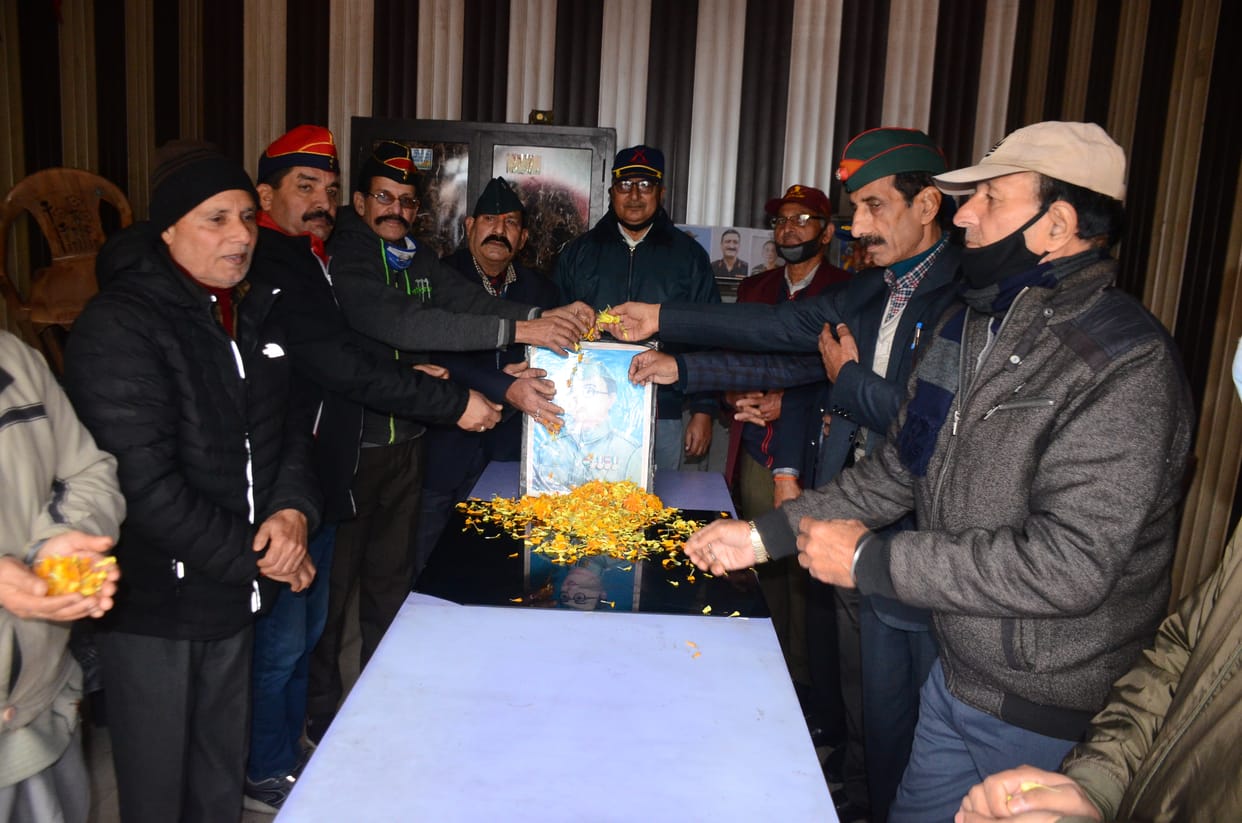 Ex-servicemen pay tribute to Netaji Subhash Chandra Bose