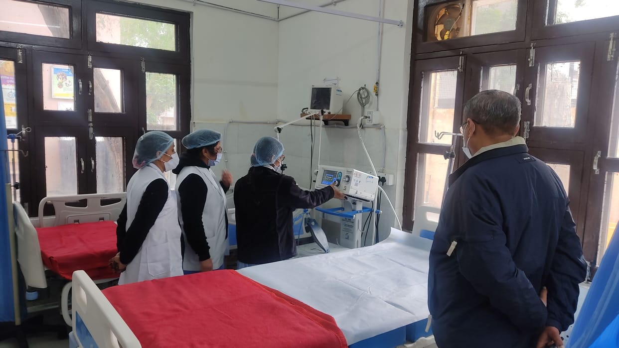 Staff nurses in ICU took five minutes to operate ventilators, less manpower on oxygen supply