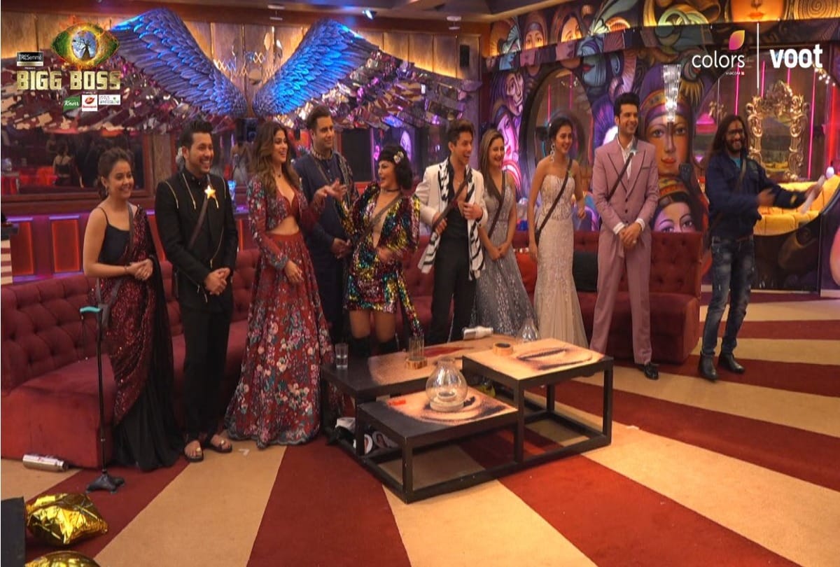 Bigg Boss 15: Mithun Da dances on famous songs with Salman Khan Bharti and Harsh give this fun task