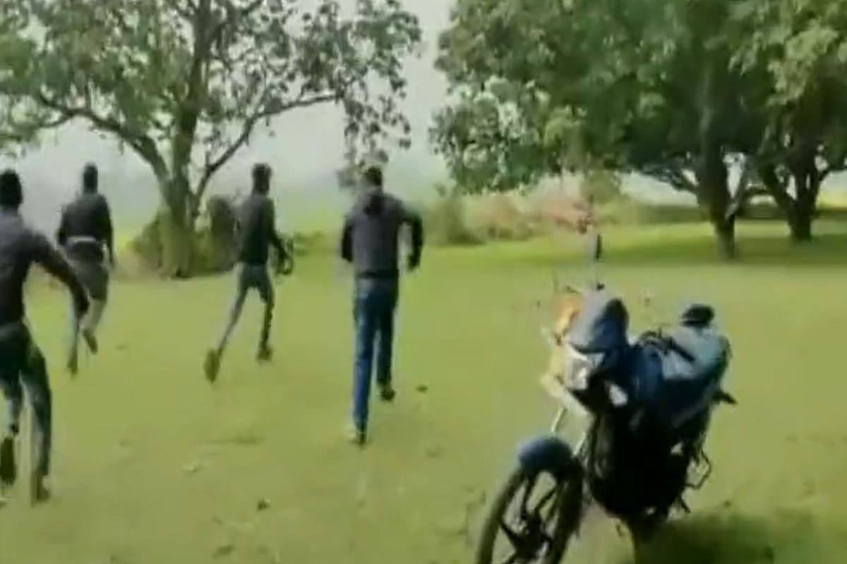 son of minister Narayan Sah beaten up kids and women in Bettiah did aerial firing news in Hindi