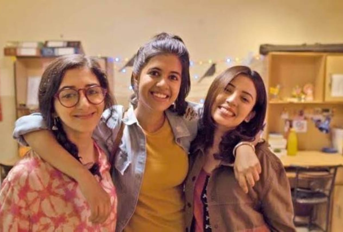 College Romance FLAMES Engineering Girls Hostel Daze and Girls hostle here the  Best College Life Web Series List