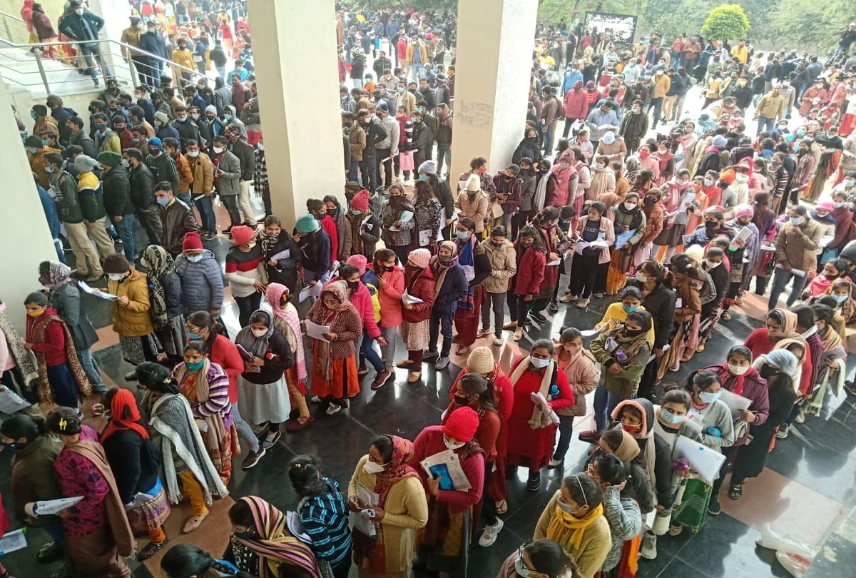 UPTET 2021 Exam: Candidates who arrived to take the exam amidst severe winter, was canceled last year