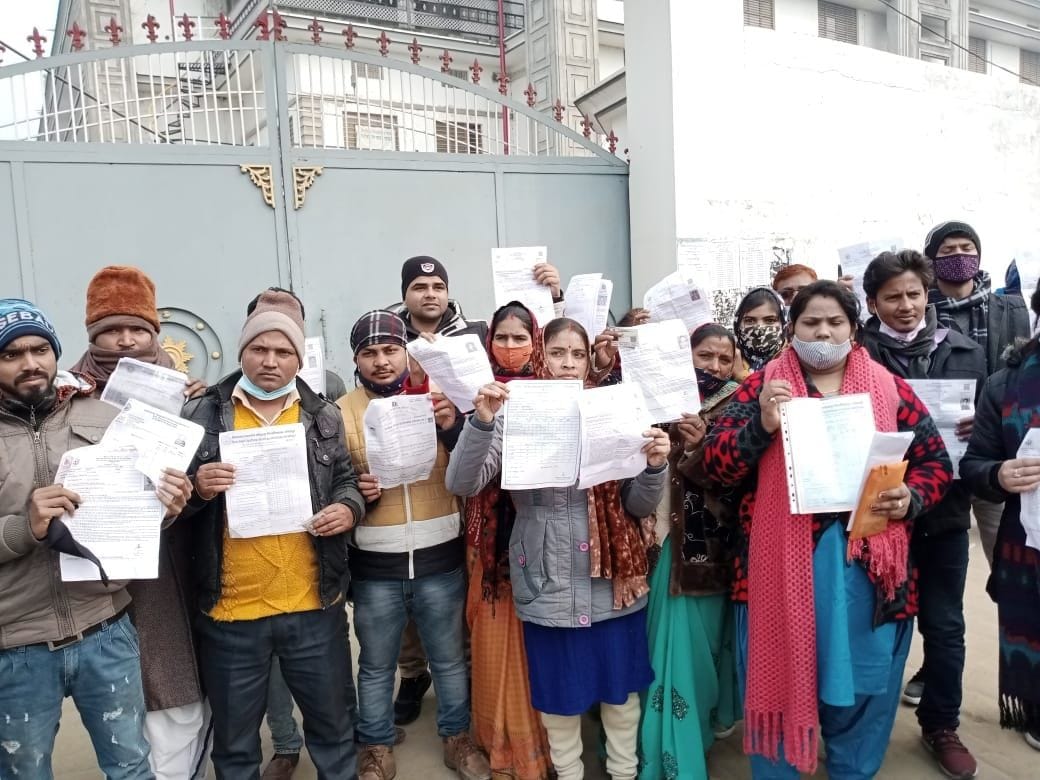 tet candidates ont given exams due to  certificate problem