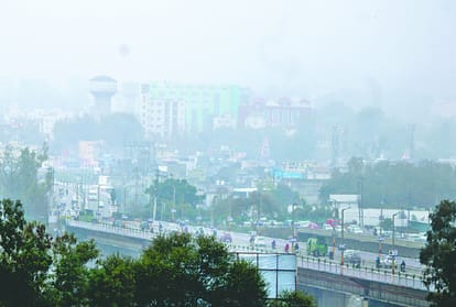 Weather Updates: Rain in Jammu division, snow cover in Kashmir, traffic disrupted on Srinagar highway