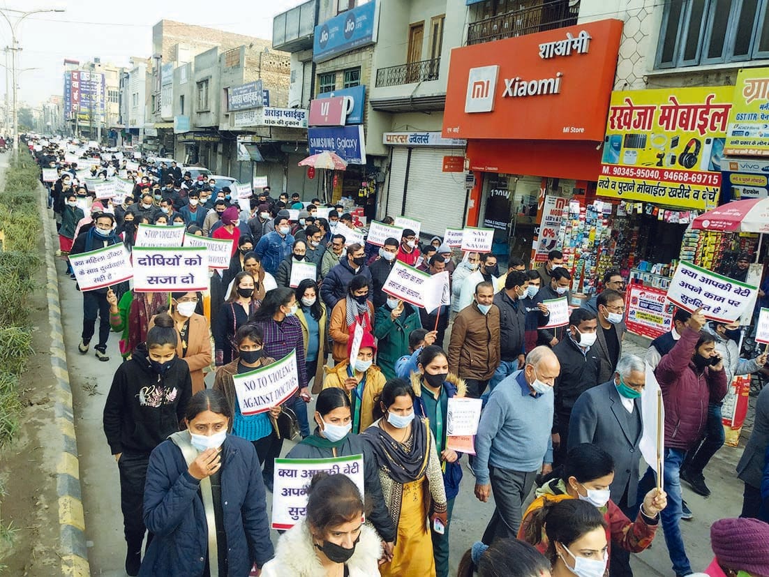 The doctors and townspeople who came in support of IMA took out a peace march, while the villagers would gherao on 25