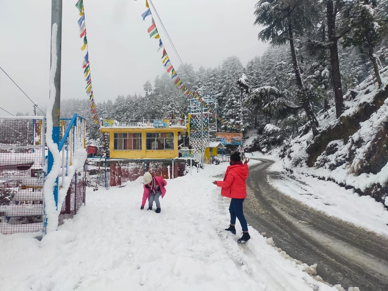 Power supply stalled in Dhanaulti area, Chamba-Dhanaulti road closed