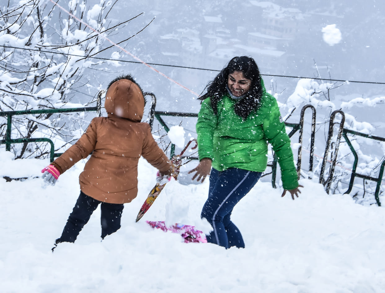 The tourists enjoyed the snowfall fiercely