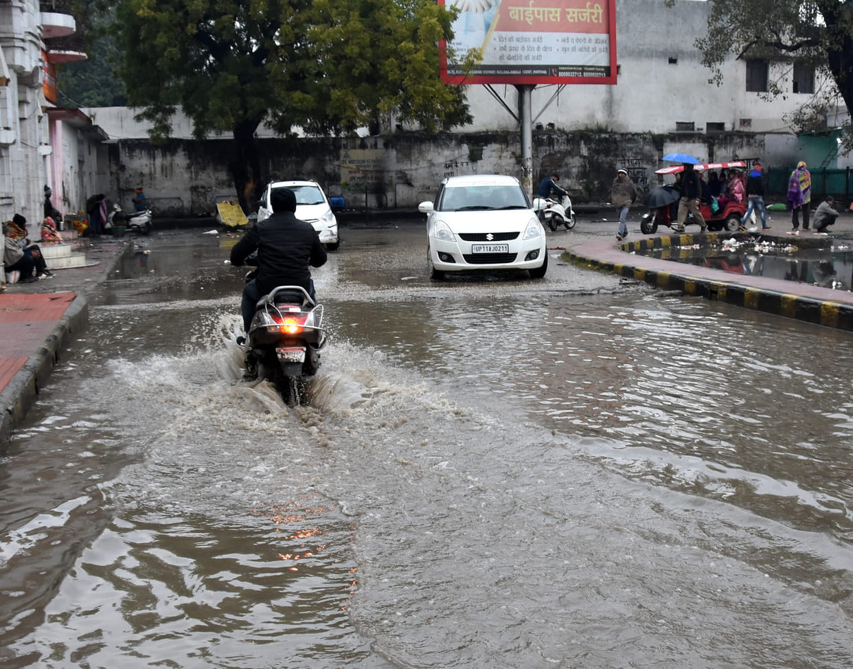 Life affected by continuous rain, chills increased