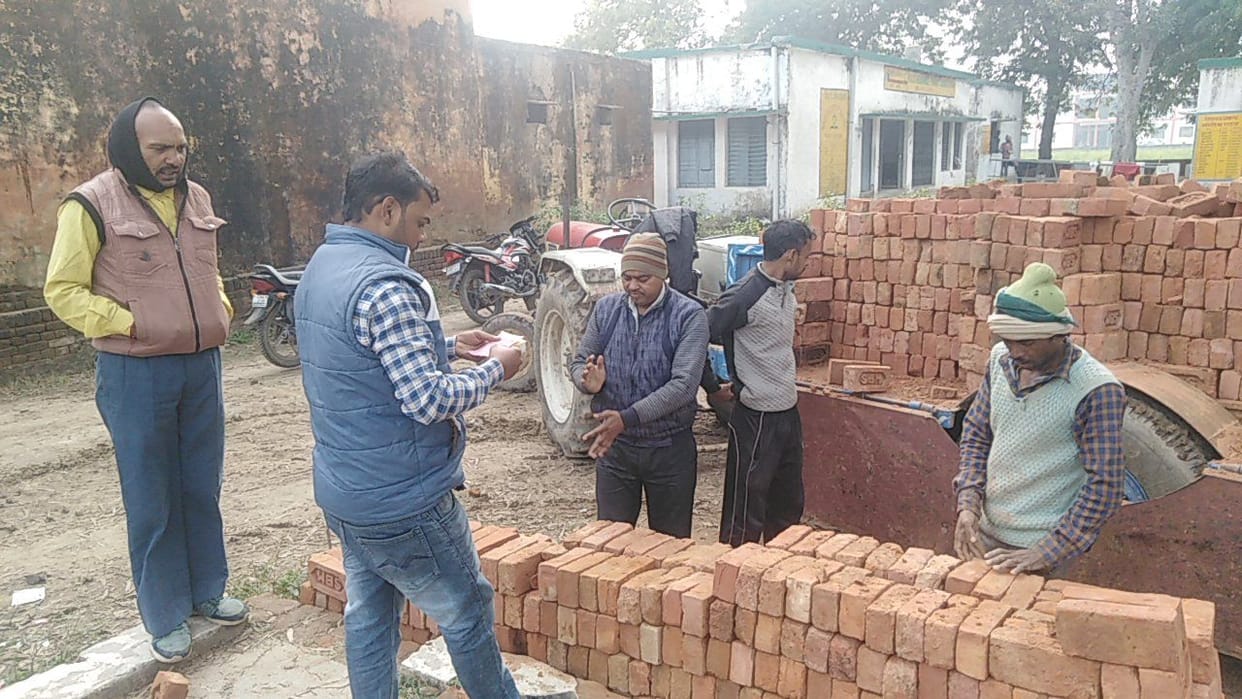 Hathras: Substandard material was being used in the school, work stopped