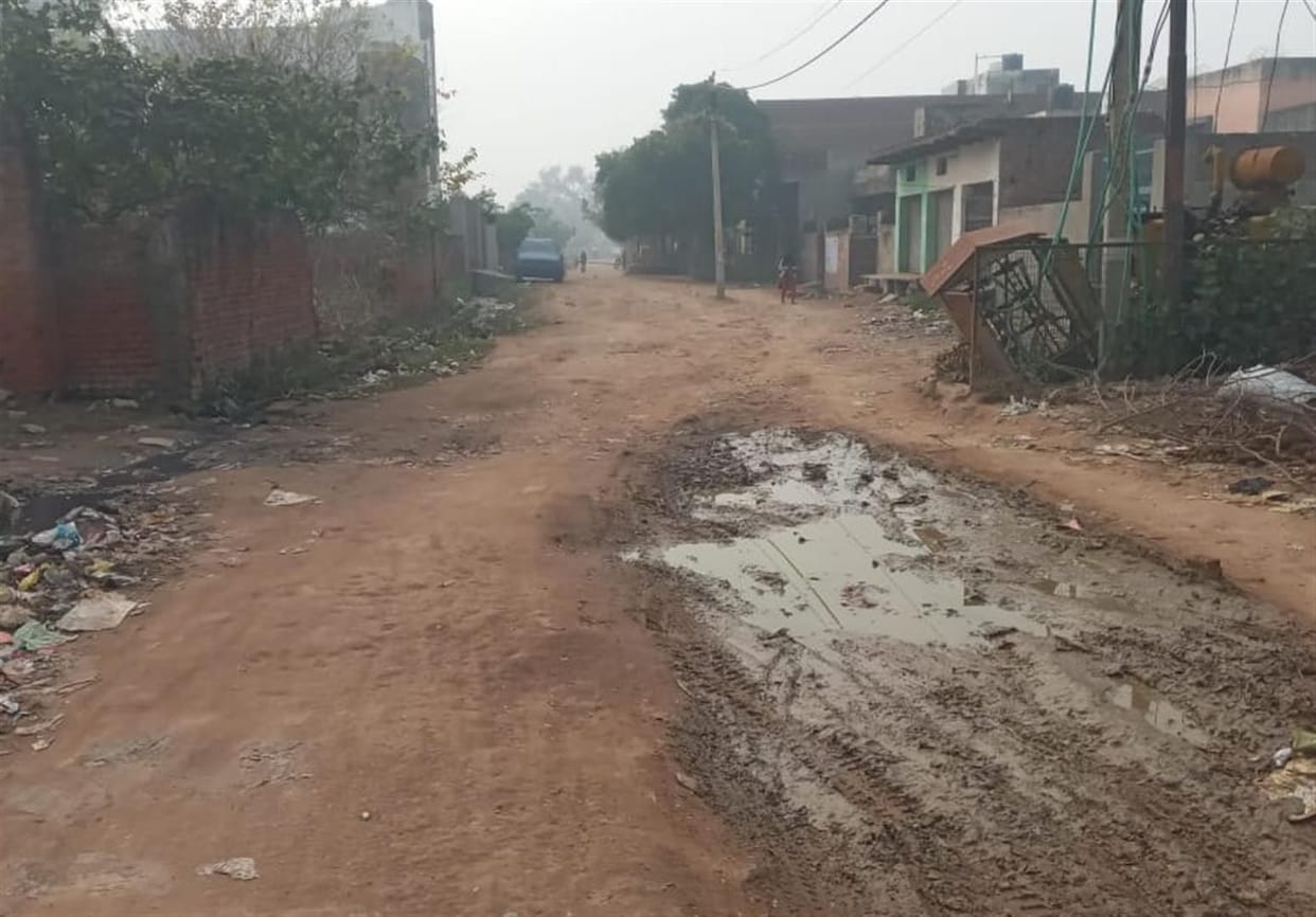 Hathras: We will give our vote to the one who gets our road built