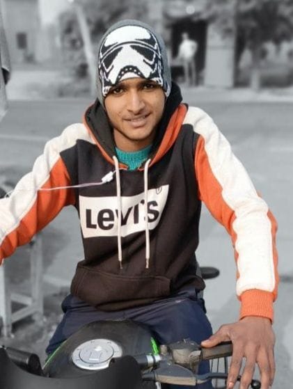Son returning with father dies in accident