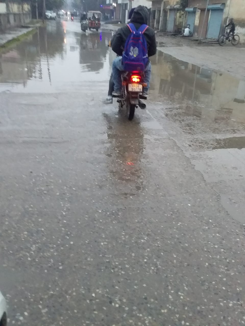 Rain stopped development work, traffic disrupted due to waterlogging