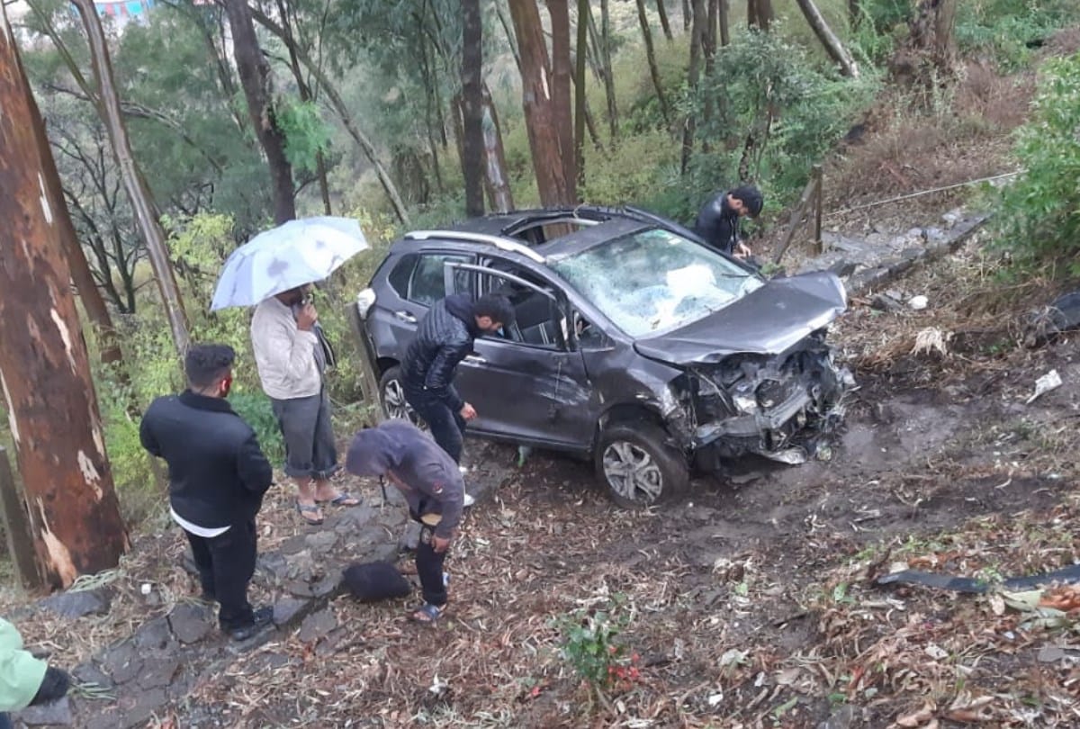 One dead Four injured after car falls into gorge in solan Himachal Pradesh