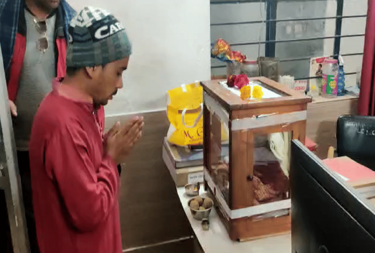 Pooja In Vrindavan Kotwali After Recover Stolen Statue
