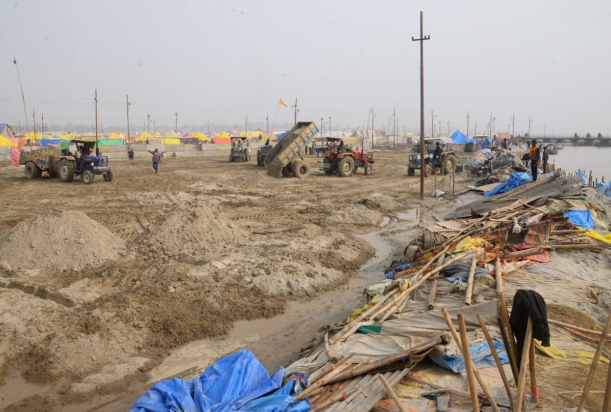 Magh Mela: The troubles are not decreasing on the sands of Sangam, leaving the chanting