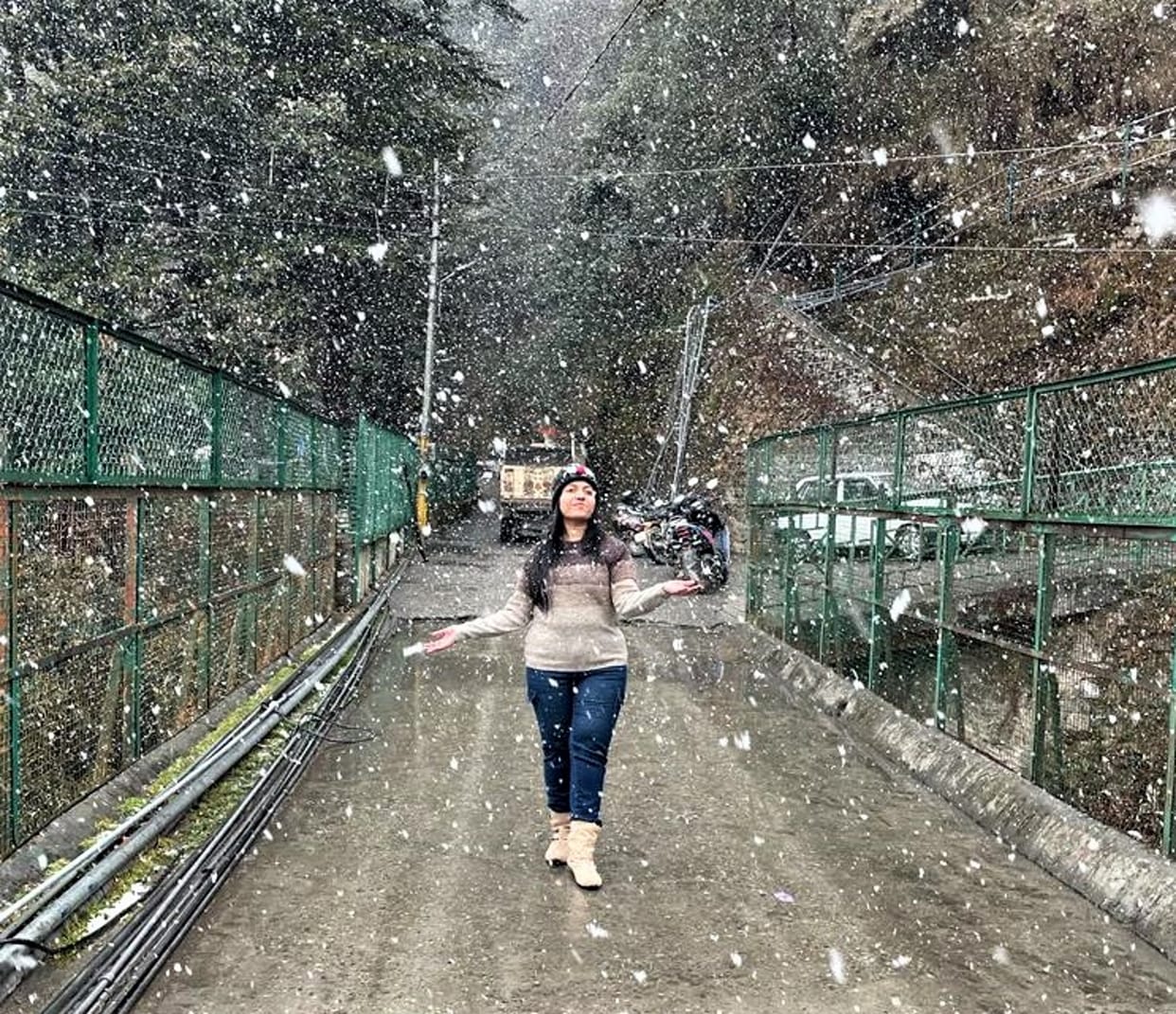 uttarakhand weather update: snowfall in mussoorie and dhanaulti, see beautiful photos