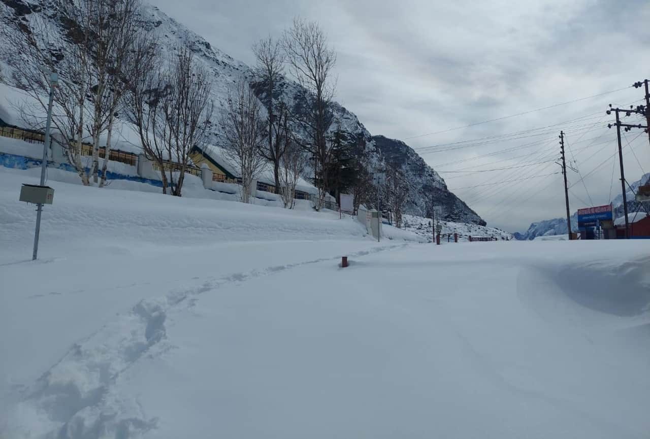uttarakhand weather update: snowfall in kedarnath, badrinath and hilly altitude areas, see photos