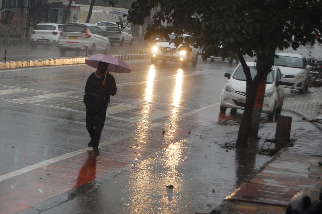 Winter increased due to drizzle, shivering left due to cold wave, maximum temperature dropped by three degrees Celsius