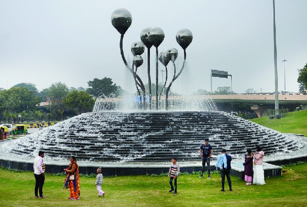 Tallest fountain under AIIMS-INA flyover in delhi