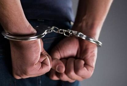 Delhi Police caught two minors who snatched
