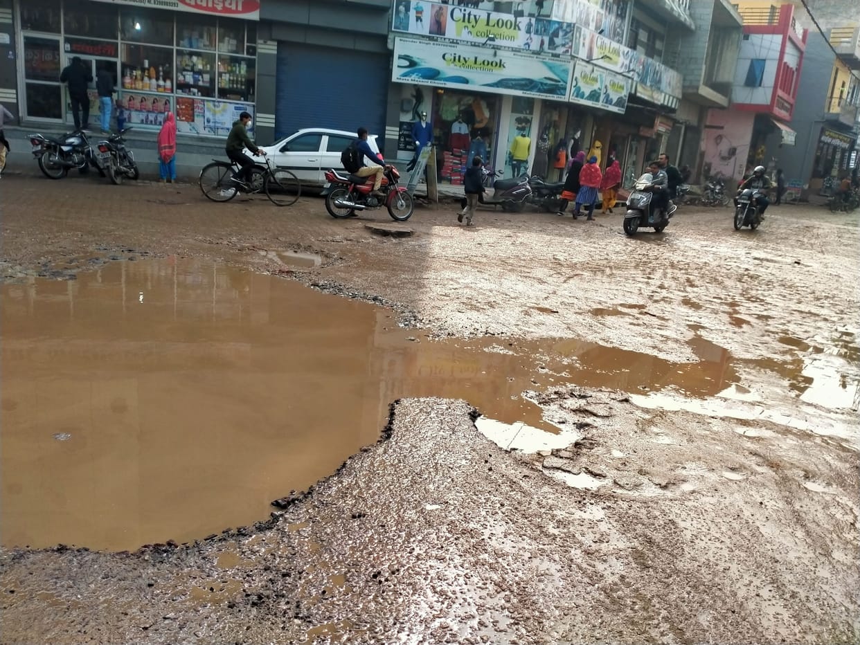 After the rain, the roadblocks were uprooted from the bad roads, the drivers are getting upset