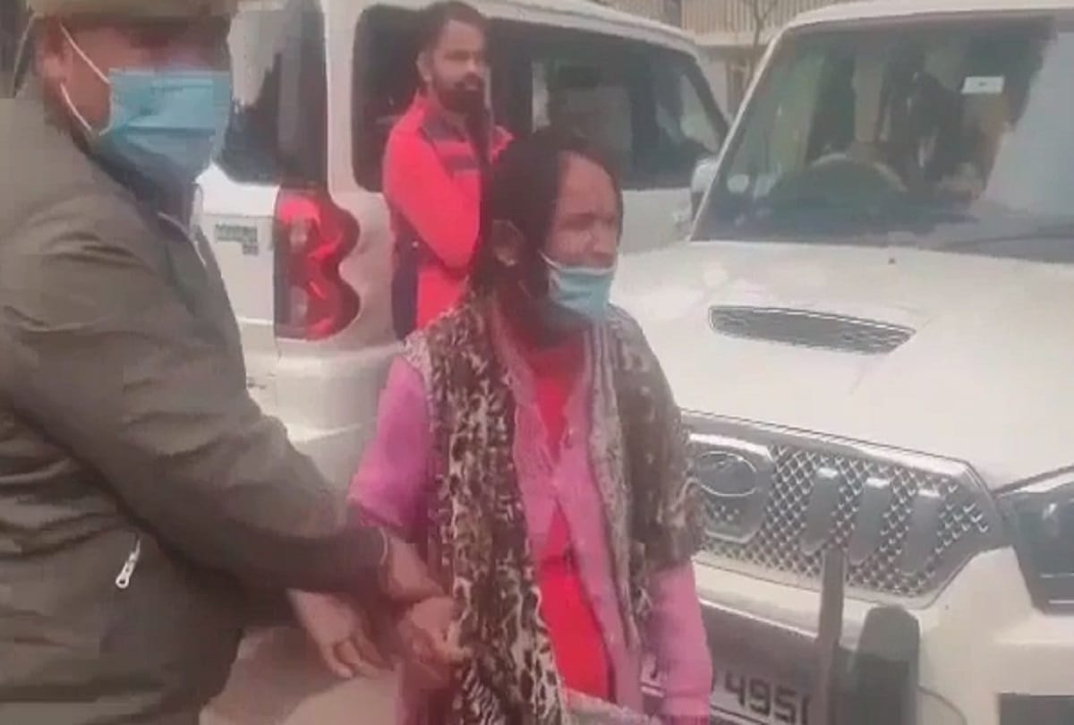 Lucknow: Daughter kidnapped, woman attempts self-immolation at SP office charges against SP leader