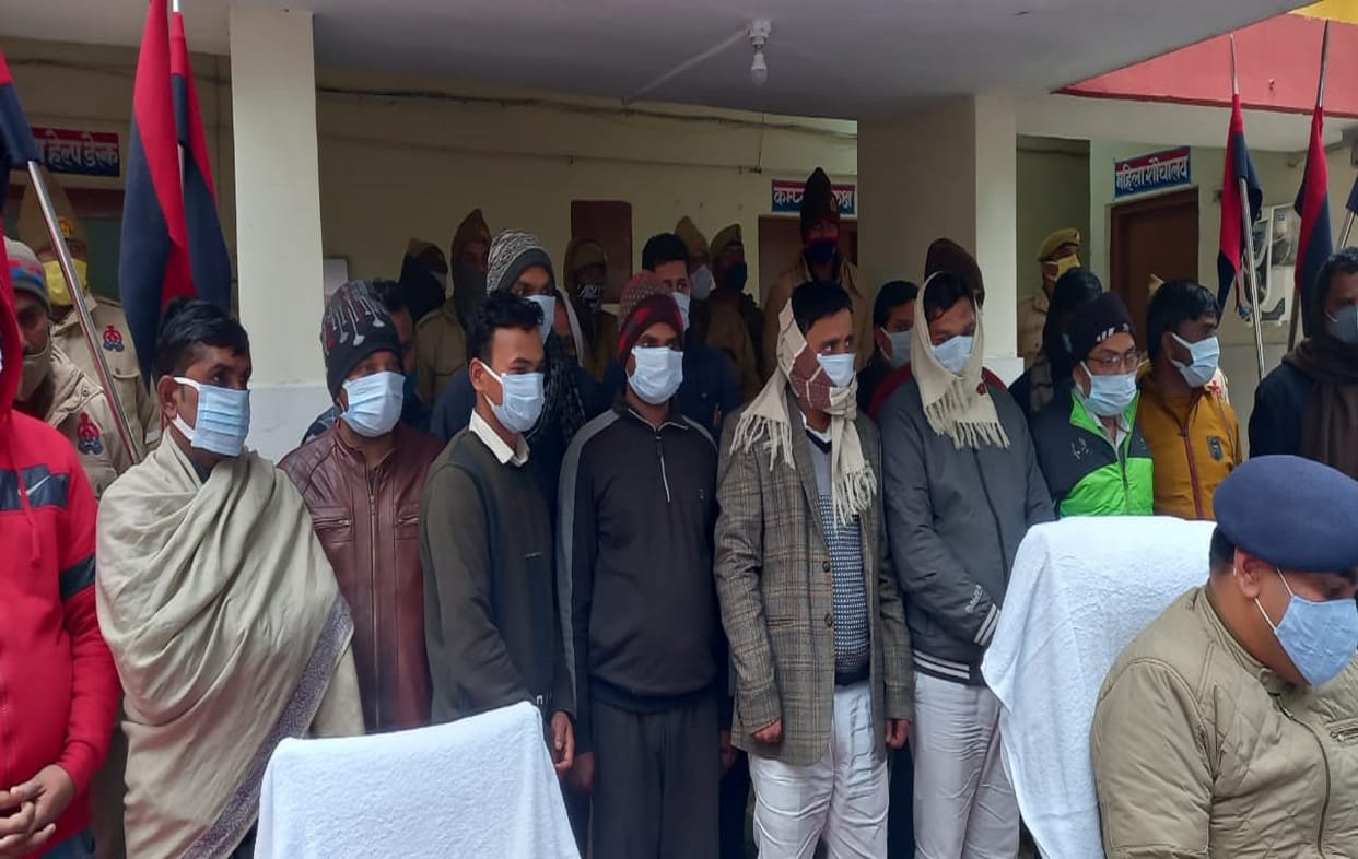 UPTET 2021 solver gang Azamgarh police arrested 22 accused  about 51 lakh rupees recovered
