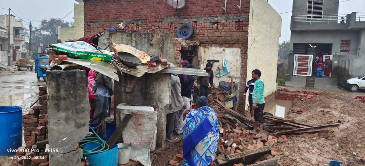The roof of the house fell due to rain, three injured including the girl, Kurukshetra
