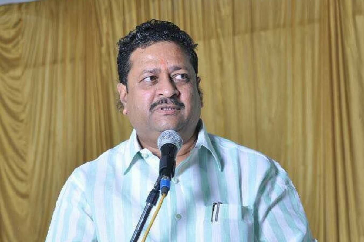 BJP legislator Basanagouda Patil Yatnal claims some Karnataka party MLAs and Ministers are in touch with congress leaders
