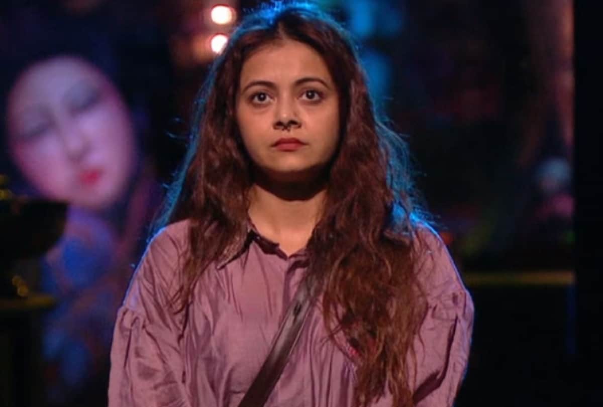 Bigg Boss 15 double eviction Salman Khan announced that any two will be eliminated from Abhijeet Bichukale Devoleena Bhattacharjee and Rashami Desai