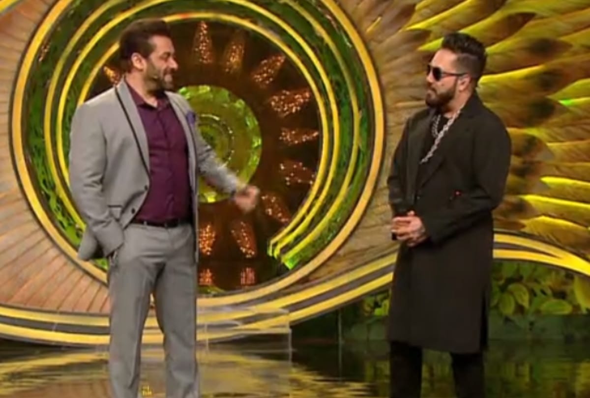 Bigg Boss 15 Salman Khan played dhol with Mika Singh and also did Bhangra