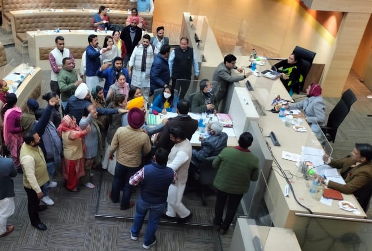 Ruckus in Meeting of Chandigarh Municipal Corporation