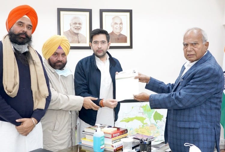 Aam Aadmi Party met Governor Banwarilal Purohit seeking his intervention in illegal sand mining racket