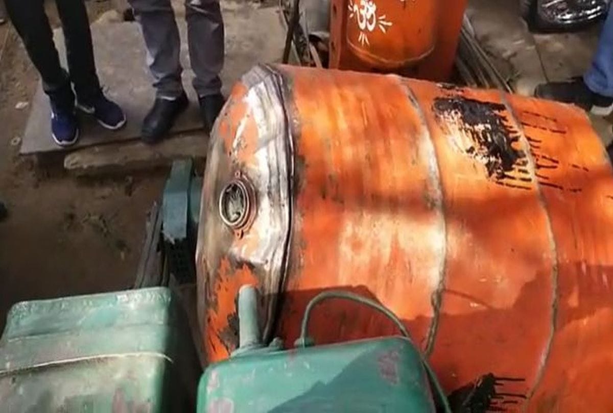 three people injured in explosion while cutting iron drum in mainpuri