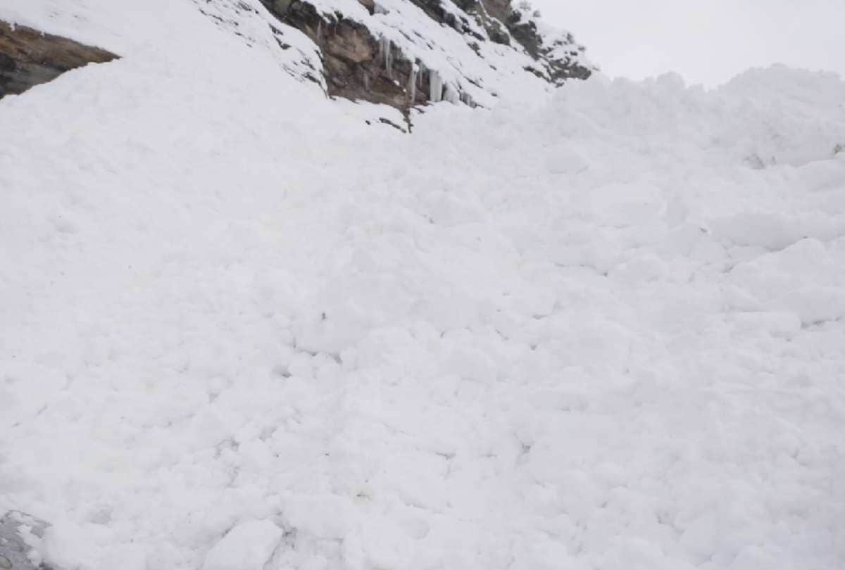 himachal weather update: Troubles increased due to snowfall, Roads and   electricity supply stalled in many rural parts