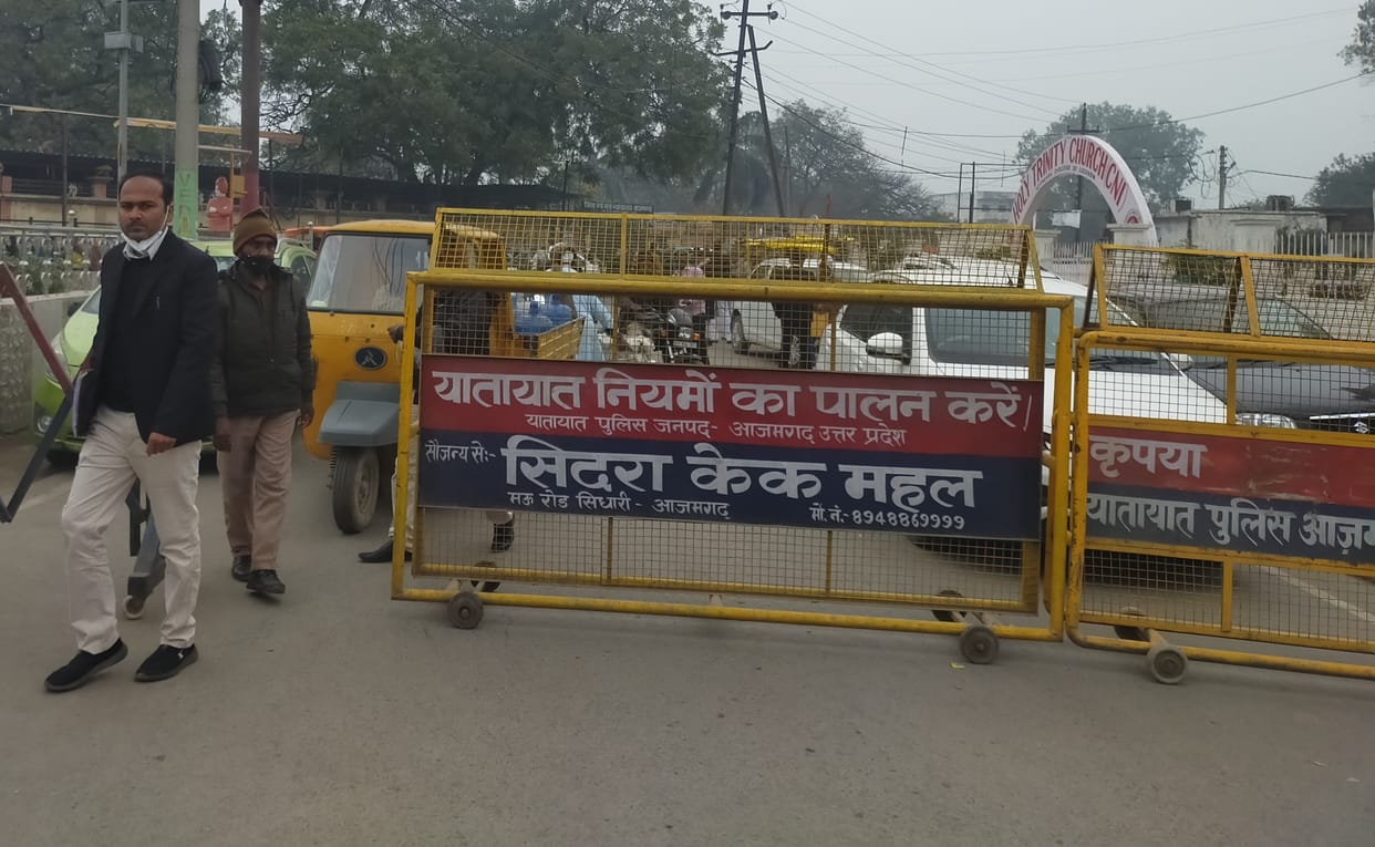 Vehicle stand being made by barricading in front of the cathedral