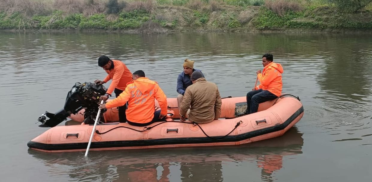 fathepur news,SDRF searched for a young man in Yamuna throughout the day