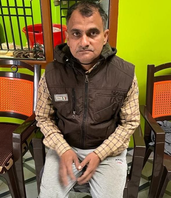 Bike riding miscreants looted shopkeeper and factory worker in Shivli