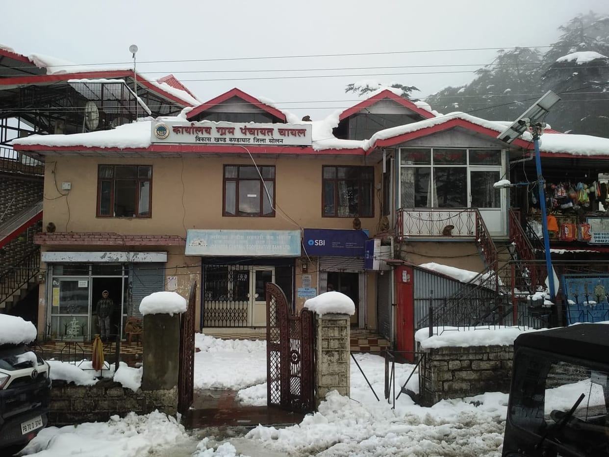 Snowfall disrupted life in Chail