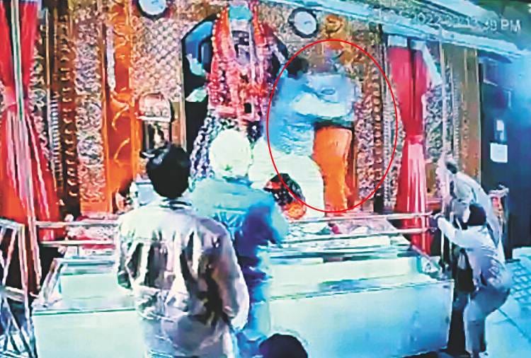 A youth caught by police in allegation of sacrilege attempt in Patiala of Punjab